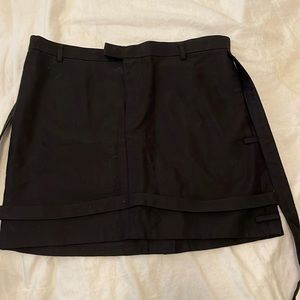 UNI QLO women skirt size 10 Black Reflector Trimmed skirt